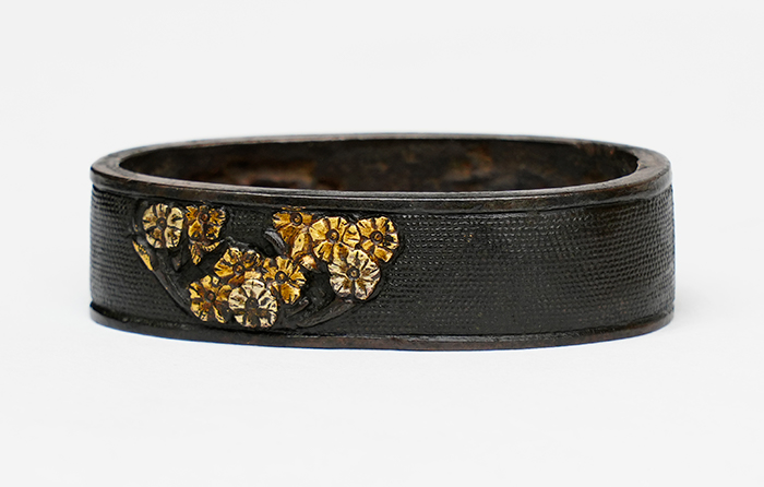 Fuchi-Kashira: Cherry Blossom, Paulownia, and Phoenix Design, Mumei — 13 of 16