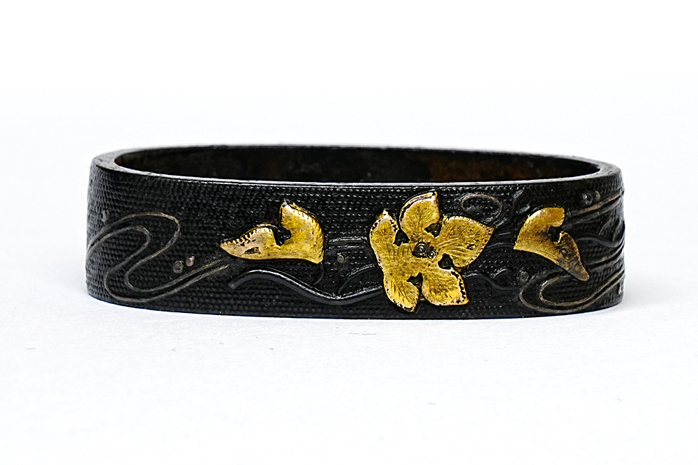 Fuchi-Kashira: Leaves and Stream Design, Hachi (Kao) — 4 of 11