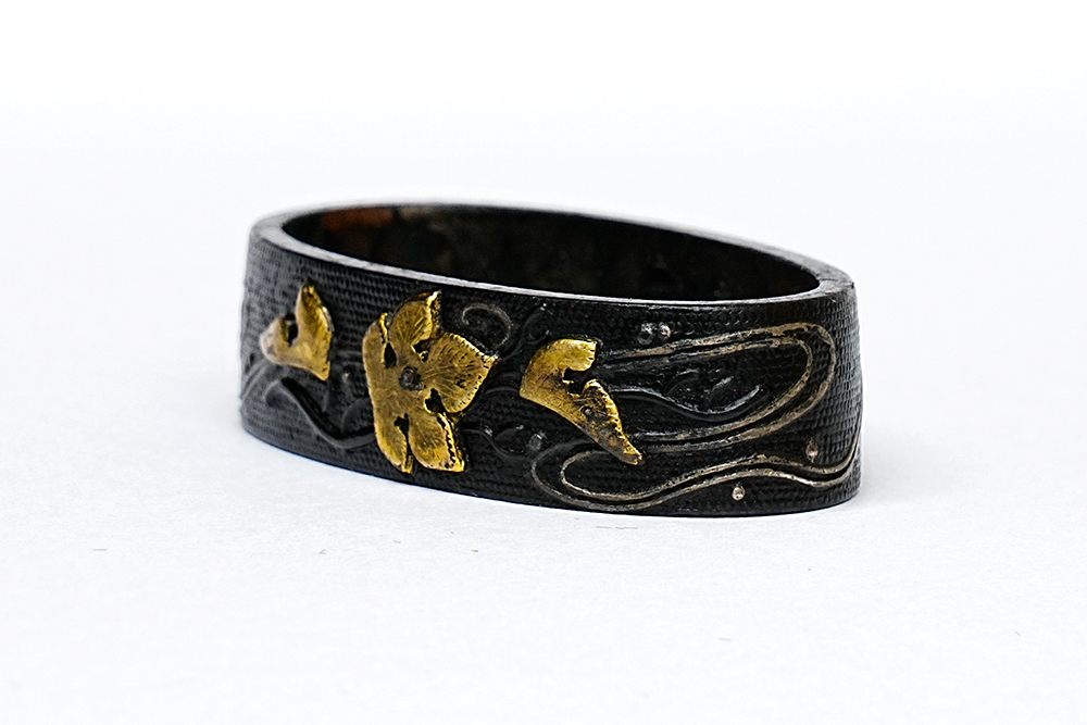 Fuchi-Kashira: Leaves and Stream Design, Hachi (Kao) — 5 of 11