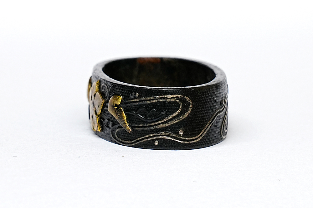 Fuchi-Kashira: Leaves and Stream Design, Hachi (Kao) — 6 of 11
