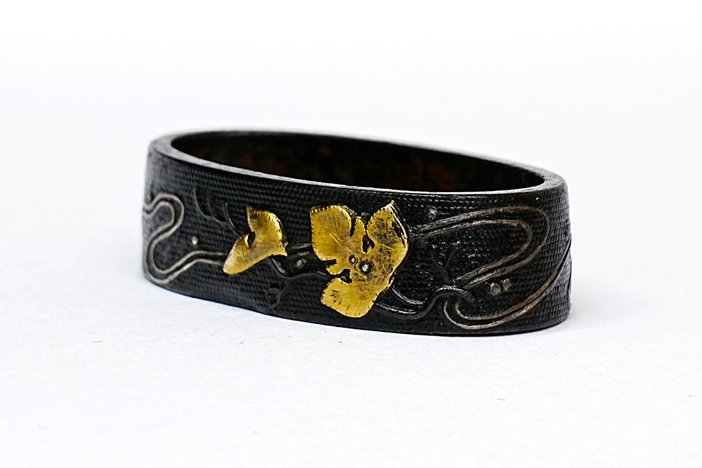 Fuchi-Kashira: Leaves and Stream Design, Hachi (Kao) — 9 of 11
