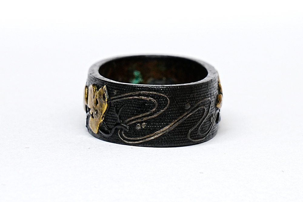 Fuchi-Kashira: Leaves and Stream Design, Hachi (Kao) — 10 of 11