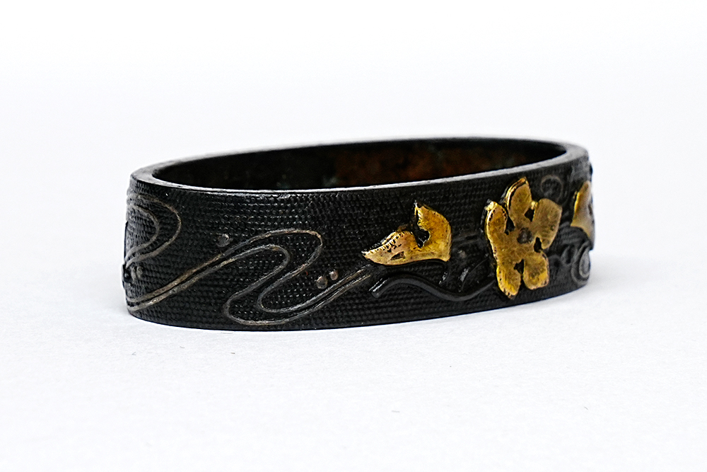 Fuchi-Kashira: Leaves and Stream Design, Hachi (Kao) — 11 of 11