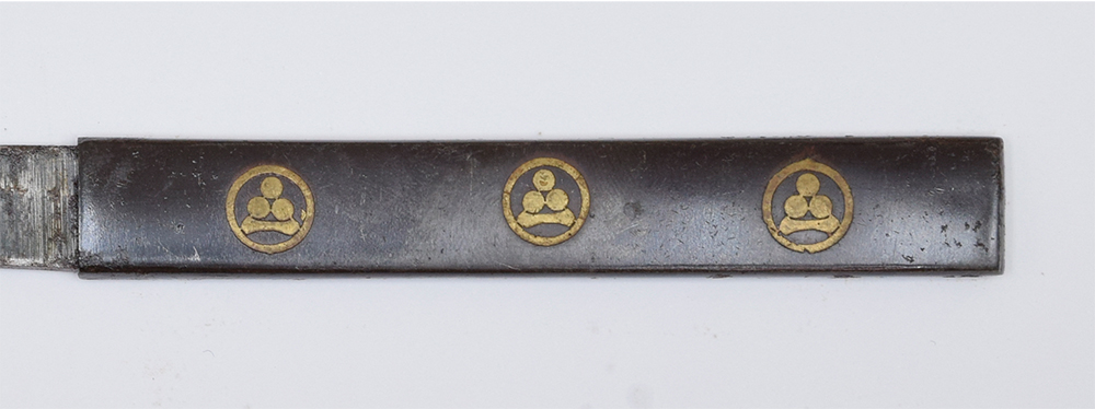 Kozuka with Circle, Three Stars, and Single Line Crest (with Spearhead) - Mumei — 3 of 6
