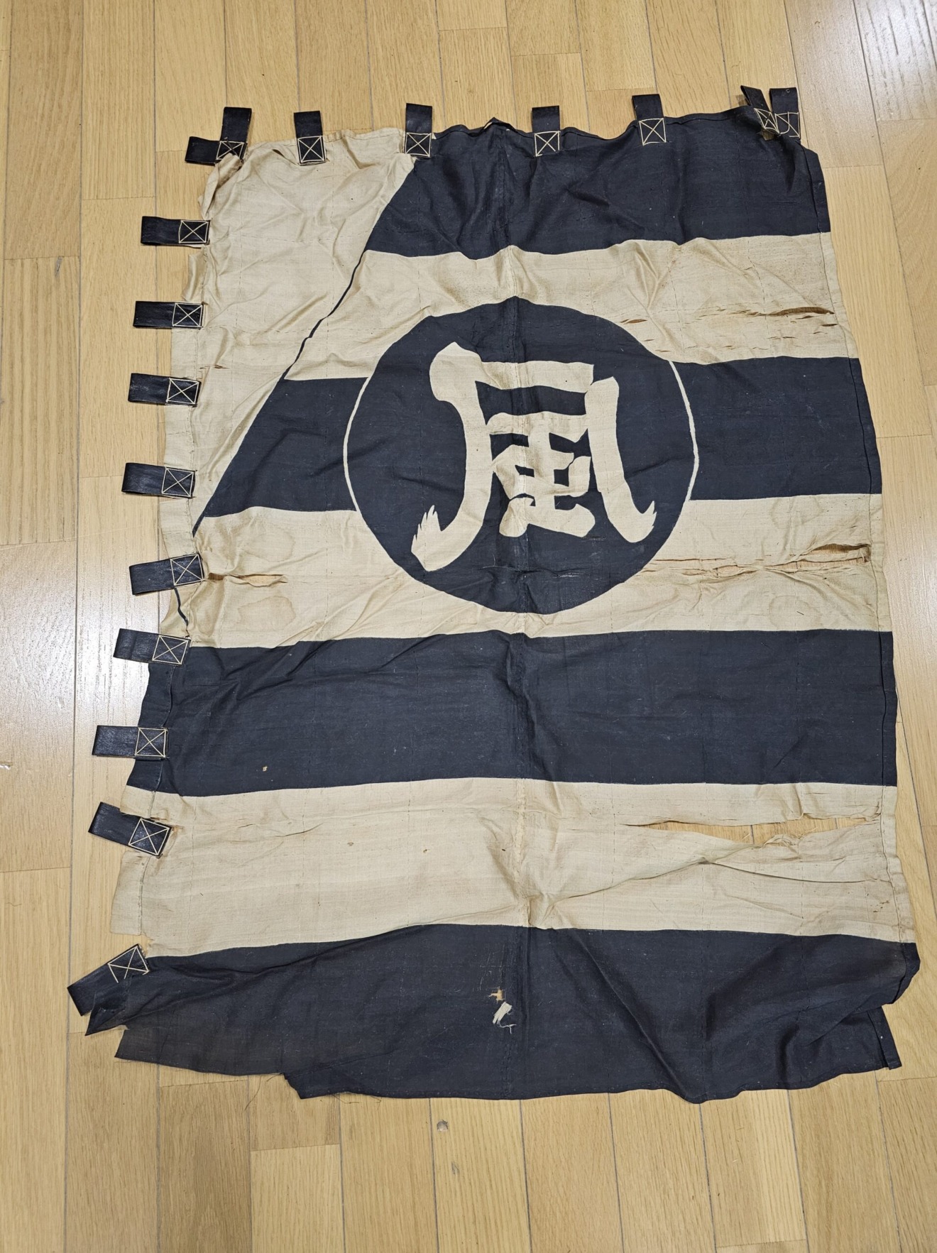 07-095 Iroiro Odoshi Nimai-Do Gusoku Armor (Wakayama Castle Exhibition Item) — 5 of 11