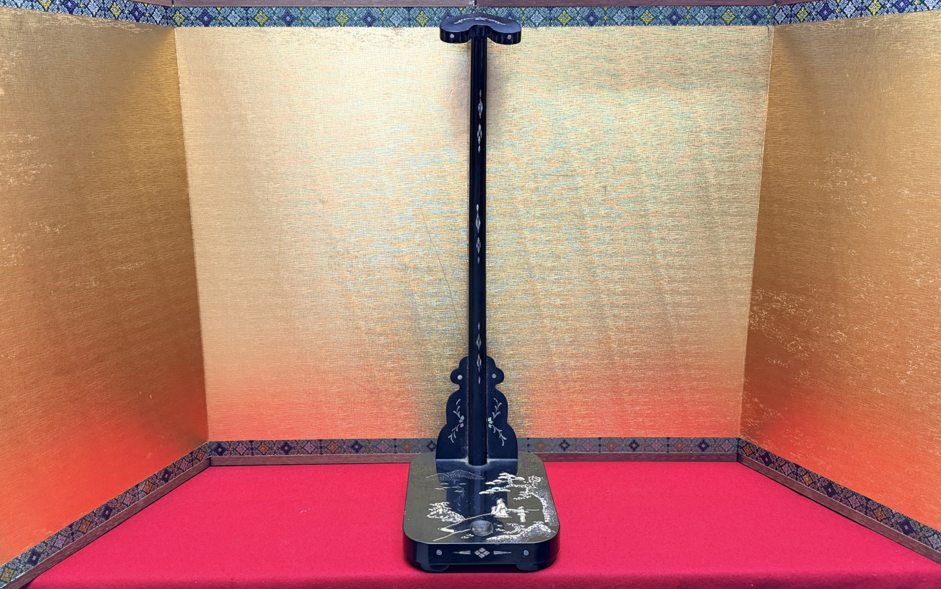 Raden Makie Tachi-kake (Single Stand) with Landscape and Figures, Raden Work — 3 of 9